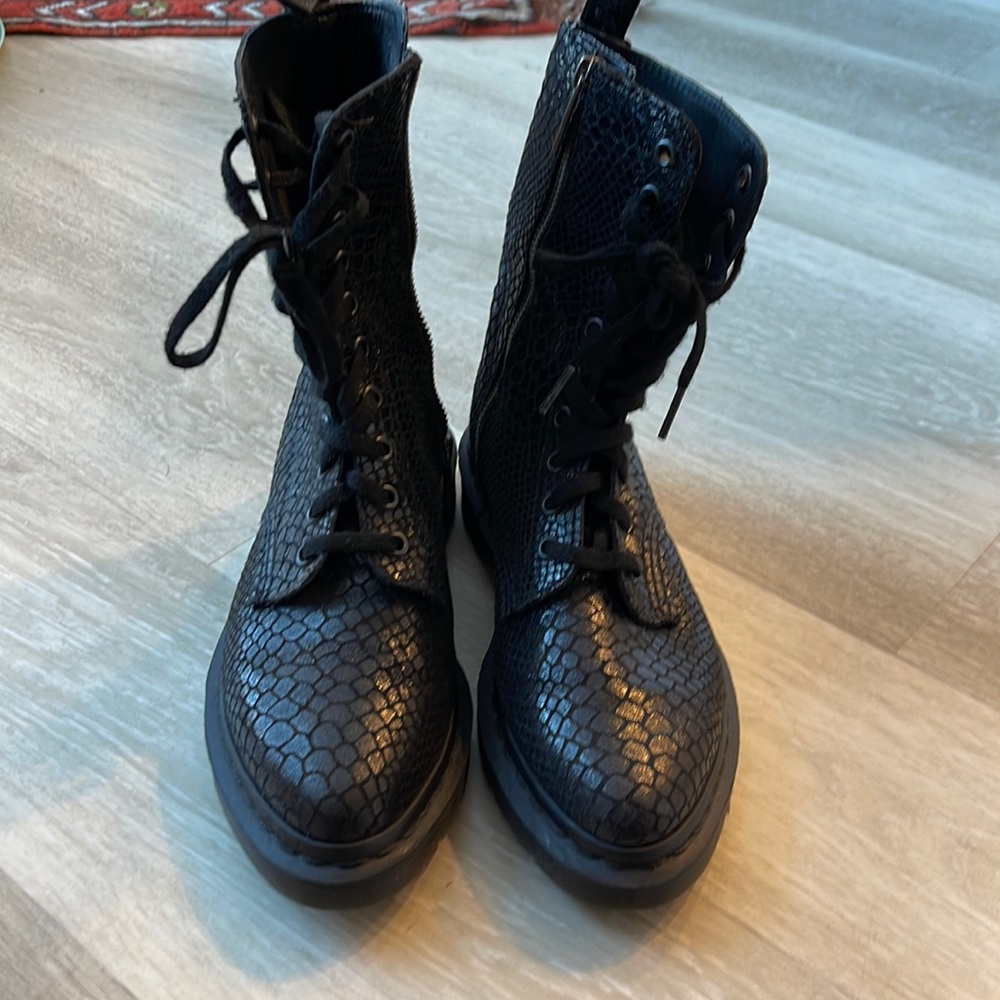 Dr. Martens Alix Size 7 (women’s) UK size 5